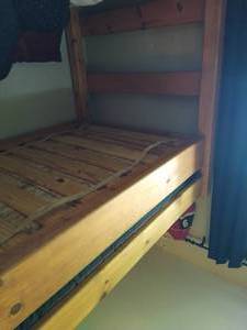 lot 100 image: Bunk Bed