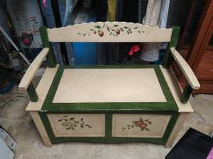 lot 102 image: Hallway Storage Bench