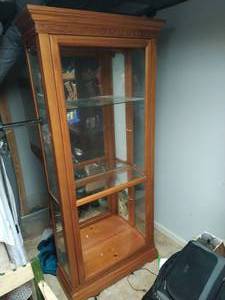 lot 103 image: Curio Cabinet Hutch