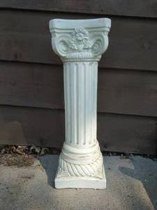 lot 110 image: Pillar