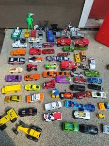 lot 120 image: Collection of Hot wheels, Matchbox and Tonka toy cars