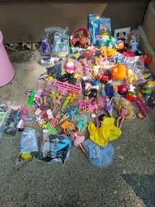 lot 122 image: Collection of kids toys