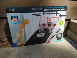 lot 128 image: Electronic Over the Door Basketball Hoop Game