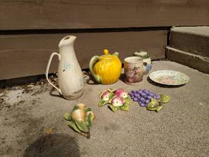 lot 139 image: Collection of Pottery