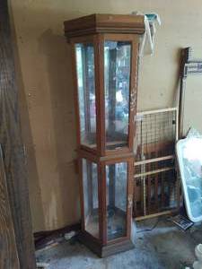 lot 140 image: Curio Cabinet Hutch