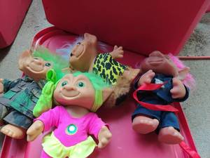 lot 162 image: 4 Troll Dolls
