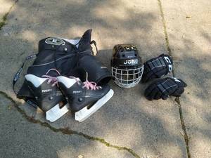 lot 171 image: Group of Hockey gear
