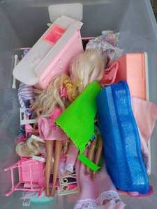 lot 190 image: Collection of Vintage Barbies