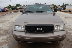 lot 15 image: 2010 Ford Crown Victoria