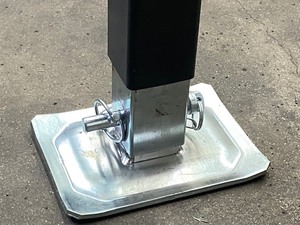 lot 16 image: Bulldog Drop-Leg Trailer Jack