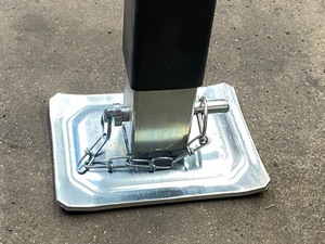 lot 12 image: Bulldog Drop-Leg Trailer Jack