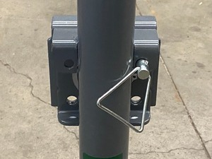 lot 32 image: Bulldog Flip-Up Trailer Jack