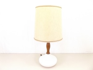 lot 4 image: Vintage Mid Century Modern Lamp