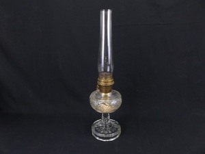 lot 5 image: Antique Model B Aladdin Crystal Oil Lamp