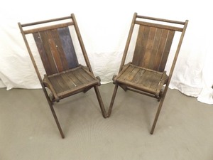 lot 7 image: 2 Vintage Peerless Wood Tuck-er-Way Folding Deck Chairs