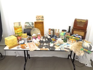 lot 100 image: Large Lot of Misc. Collectibles etc.