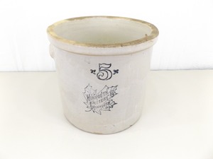 lot 22 image: Antique Western Monmouth Stoneware #5 Crock