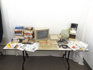 lot 57 image: Vintage Commodore 128 Gaming System