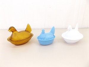 lot 74 image: Lot of Vintage Glass Nesting Hen, Chicken Bowls