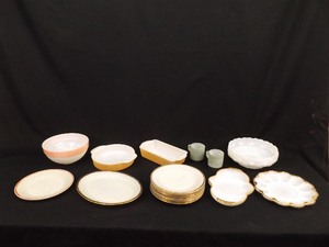 lot 90 image: LARGE Lot of Misc. Vintage Fire King