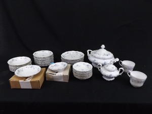 lot 91 image: 48 Piece Misc. Set of Haviland Blue Garland Porcelain Dishes