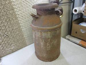 lot 3 image: (RMC) Vintage Metal Milk Can 24 Ta...