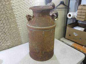 lot 4 image: (RMC) Vintage Metal Milk Can 24 Ta...