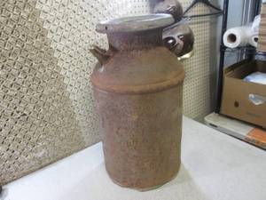 lot 5 image: (RMDR) Vintage Metal Milk Can 24 T...