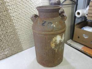 lot 6 image: (RMDR) Vintage Metal Milk Can No Li...