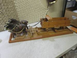 lot 12 image: (FS) Vintage Clydesdale Horse Figur...
