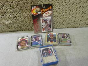 lot 28 image: (EC1) Assorted Minnesota Twins Base...