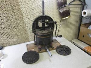 lot 29 image: (CSB) Vintage Enterprise Mfg Co Ca...