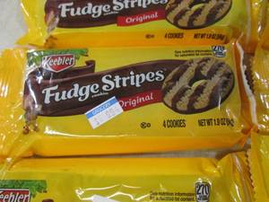 lot 36 image: (B-2) 16 Packs of Fudge Stripes Ori...