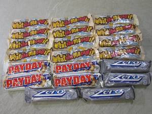 lot 44 image: (B-2) 20 Assorted Candy Bars Past D...