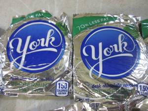 lot 55 image: (B-3) 20 York Peppermint Patties Pa...