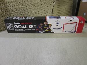 lot 72 image: (EW4) Franklin Mini Hockey Goal Set...