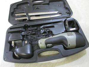 lot 119 image: (F-0) Rapala Cordless Knife with Ca...