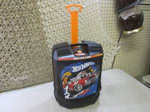 lot 120 image: (F-0) Hot Wheels 100 Car Case with ...