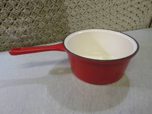 lot 136 image: (RM4) Cast Iron Enamel Pan ...