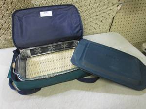 lot 176 image: (D-3) Pyrex Portables Bake Dish wit...