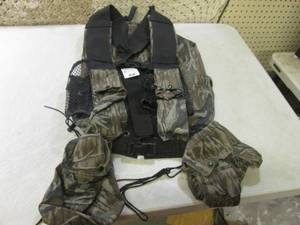 lot 196 image: (BSB) Marksman Camo Hunting Vest wi...