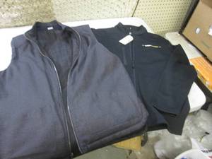 lot 227 image: (F-0) Summit Brewing Jacket New wit...