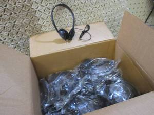 lot 230 image: (D-2) Lot of 31 Express Jet Headpho...