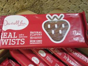 lot 267 image: (B-2) 8 Packs of Strawberry Twists ...