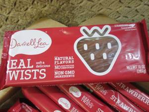 lot 268 image: (B-2) 8 Packs of Strawberry Twists ...