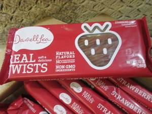 lot 269 image: (B-2) 8 Packs of Strawberry Twists ...