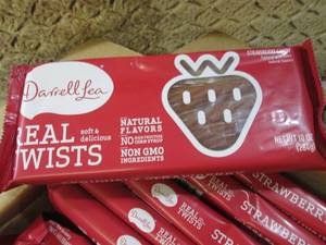 lot 270 image: (B-2) 8 Packs of Strawberry Twists ...