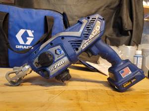 GRACO TC PRO DEWALT 20V BATTERY OPERATED AIRLESS SPRAYER.
