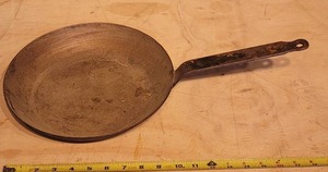 VINTAGE FRY PAN