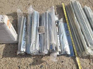 LOT OF DRAWER GLIDES